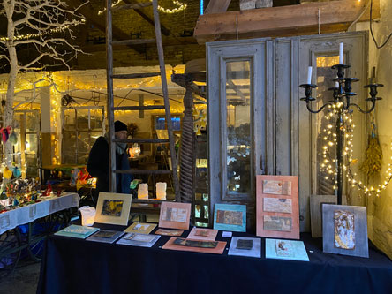 Ausstellung der Goldbilder von Paula Moreike auf dem Advent- und Weihnachtsmarkt