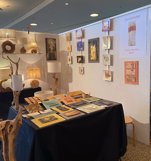 Paula Moreikes Goldbilder auf der internationalen Verkaufsmesse Bazaar Berlin - Art & Style 2023