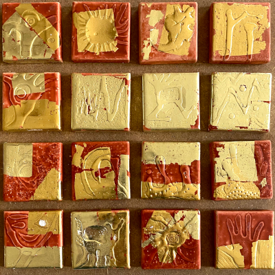 Ein Bild aus vielen Miniaturgoldbildern à 5 x 5 cm