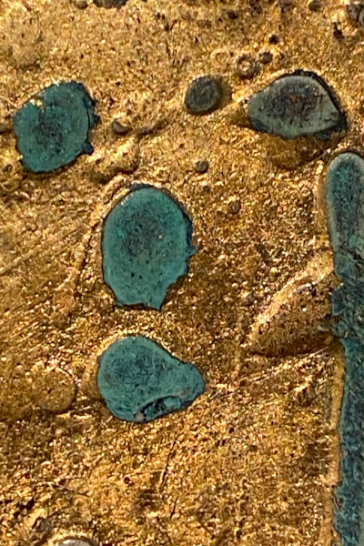 'Sprung bei Regen' zeigt ein Beispiel für Oxydation von Messing. Hier ein Ausschnitt des Goldbildes.